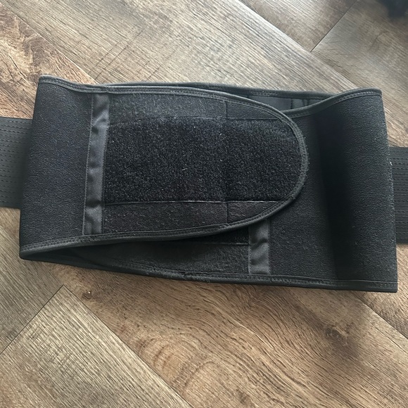 Waist Trainer with Velcro straps - Picture 3 of 7